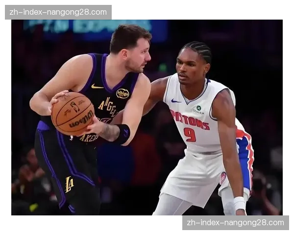 战术板:湖人末节崩盘,分析显示其三月背靠背比赛第四节净效率值为负 战术板:湖人末节崩盘,分析显示其三月背靠背比赛第四节净效率值为负