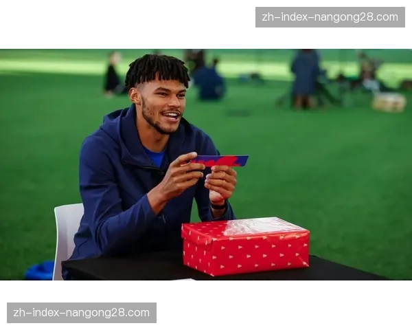 聚焦维拉队长明斯:重伤复出后,他如何用经验指挥球队的防守轮转 聚焦维拉队长明斯:重伤复出后,他如何用经验指挥球队的防守轮转